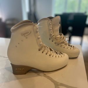 Edea chorus 240B boots only